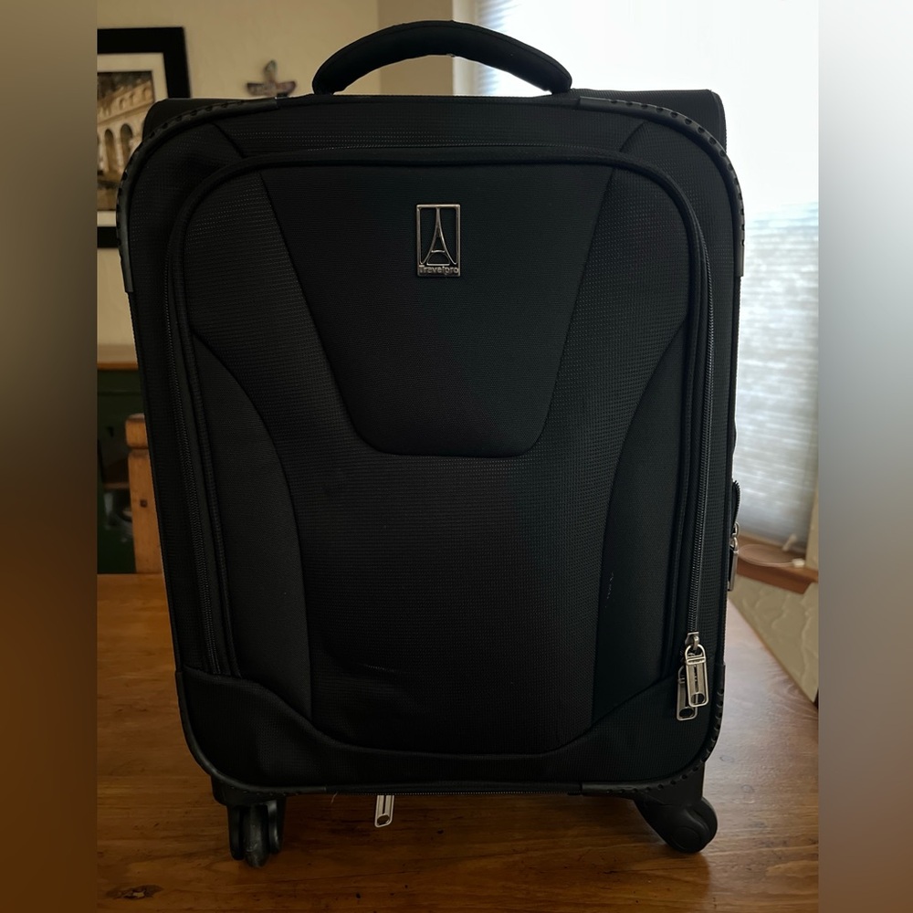 Travelpro Maxlite 2 Expandable Carry-On Roller Bag